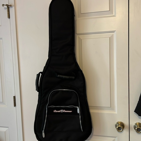 Roadrunner acoustic guitar case - Picture 1 of 9